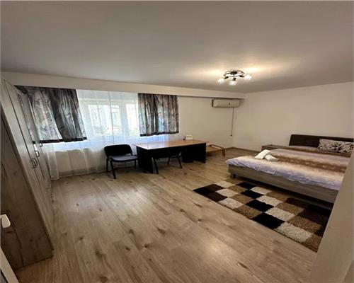 Apartament cu 2 camere • Decomandat • Zona Zorilor •