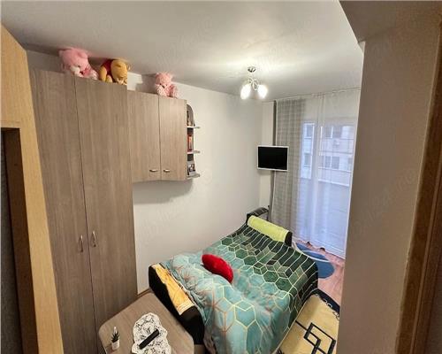 Zorilor,Apartament cu 2 camere decomandat, etaj 3, an 2008